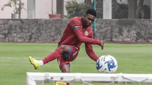 Jonathan Borja en un entrenamiento con Cruz Azul