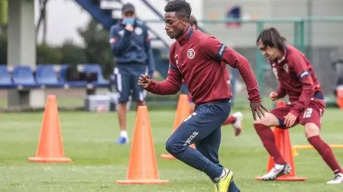 Jonathan Borja en un entrenamiento con Cruz Azul