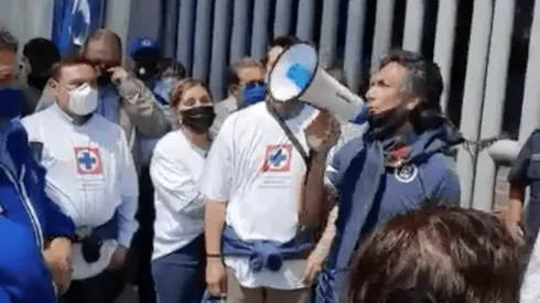 Lupillo lidera a los socios que se manifiestan por Billy en la SEIDO