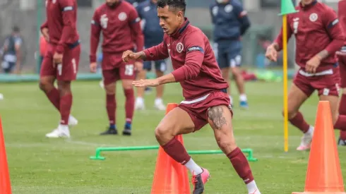 Yoshimar Yotún en un entrenamiento con la Máquina.