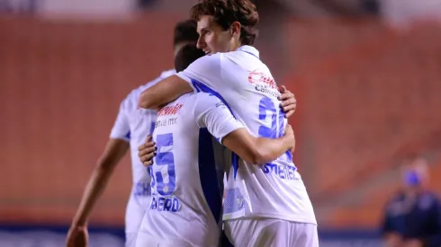 Santiago Giménez celebrando el tercer gol.
