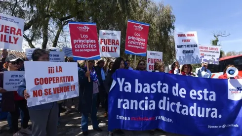 Grupo disidente a las afueras de la Cooperativa La Cruz Azul