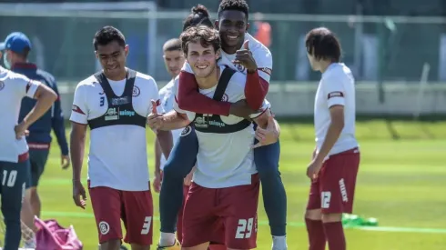 Jonathan Borja y Santiago Giménez