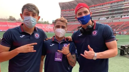 Plantel de Cruz Azul con cubrebocas.