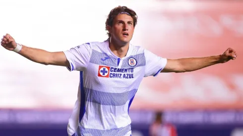 Santiago Giménez lleva seis goles este año.