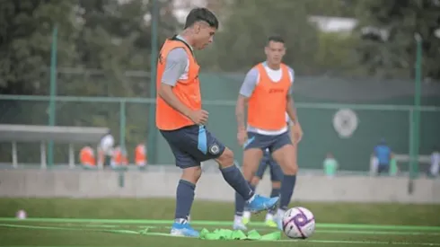 Misael Domínguez en un entrenamiento de Cruz Azul
