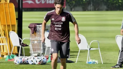 Santiago Giménez en su primer entrenamiento con la Selección