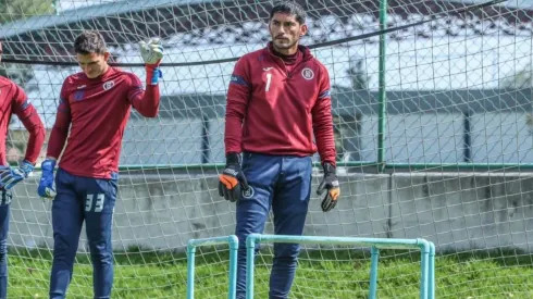 Jesús Corona en un entrenamiento de Cruz Azul