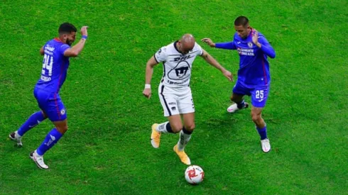 Carlos González en un partido ante Cruz Azul