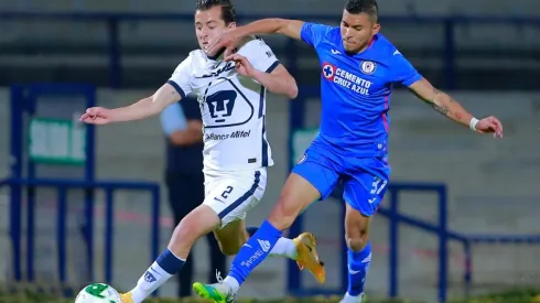 Cruz Azul y Pumas se enfrentan esta noche.
