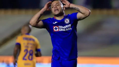 Jonathan Rodríguez podría dejar Cruz Azul.