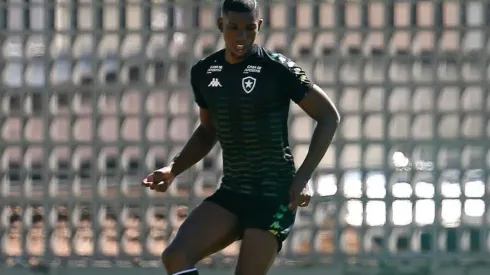 Kanu es el central elegido por Cruz Azul para reforzar la zaga