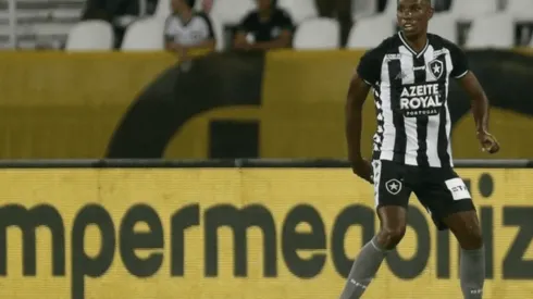 Kanu en un partido con Botafogo