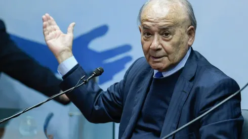 Álvarez pagaba 3 sueldos a los jugadores.