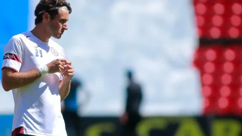 Santiago Giménez en un entrenamiento