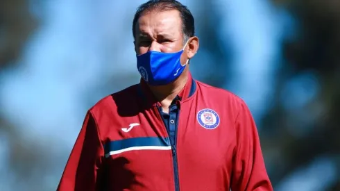Juan Reynoso en un entrenamiento con Cruz Azul
