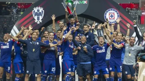 Cruz Azul celebrando la victoria en la Copa MX