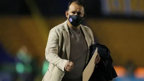 Juan Reynoso en el partido ante Tigres