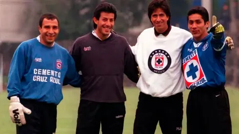 Jorge Campos como uno de los cuatro porteros de Cruz Azul del 97.