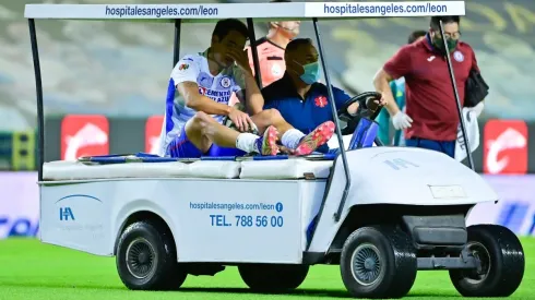 Aldrete debió salir en carro de la cancha.