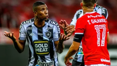 Kanu en un partido con el Botafogo