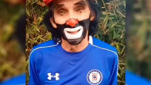 Cepillín se puso la playera de Cruz Azul y pidió que le dieran el título en el Clausura 2020.