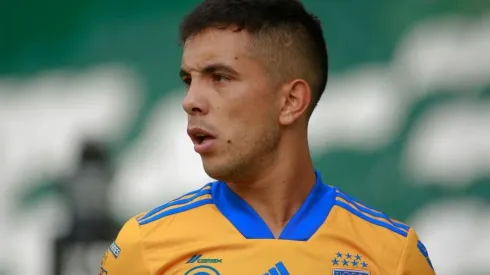 Leo Fernández en un duelo con Tigres