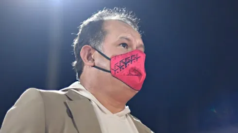 Juan Reynoso en el duelo ante Pumas