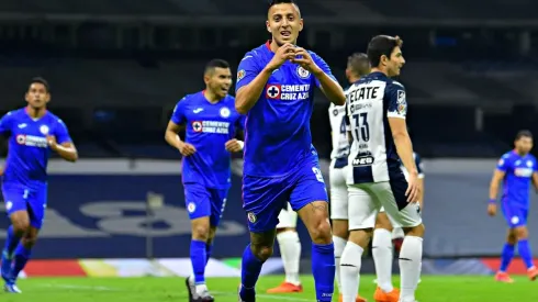 Roberto Alvarado anotó el gol del triunfo para Cruz Azul ante Rayados.