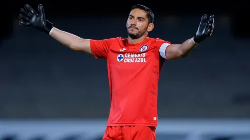 Corona renovará con Cruz Azul.