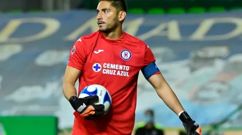 Corona termina contrato con Cruz Azul en 2021.