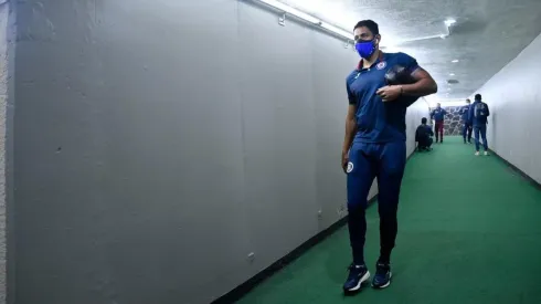 Luis Romo en su llegada al Azteca