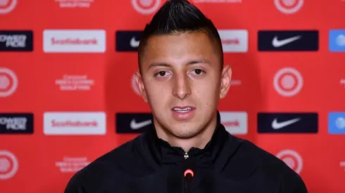 Roberto Alvarado en conferencia de prensa con la Selección
