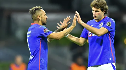 Santiago Giménez entregó tres asistencias.