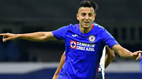 Roberto Alvarado es de las figuras de Cruz Azul.