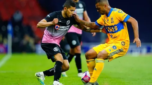 Orbelín Pineda durante un encuentro con Cruz Azul