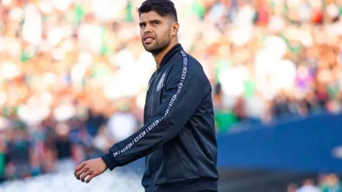 Néstor Araujo en un partido con la Selección