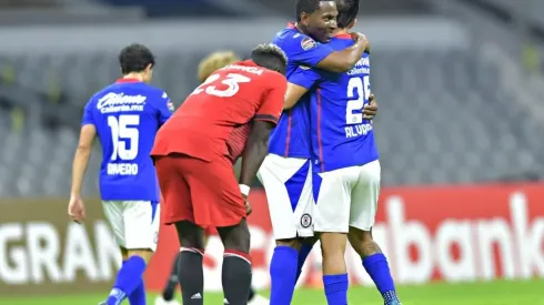 Bryan Angulo celebra su gol