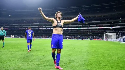 Santiago Giménez celebra su tanto ante el Toluca