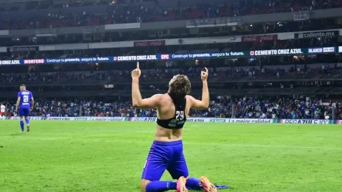 Santiago Giménez en el duelo ante el Toluca