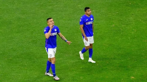 Jonathan Rodríguez y Orbelin Pineda en un partido