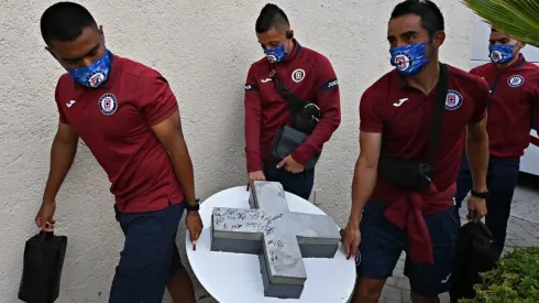 Los jugadores cargan el 'amuleto' antes de cada partido