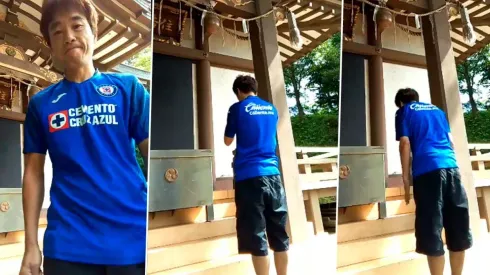 Aficionado japonés reza en un santuario para que Cruz Azul sea campeón