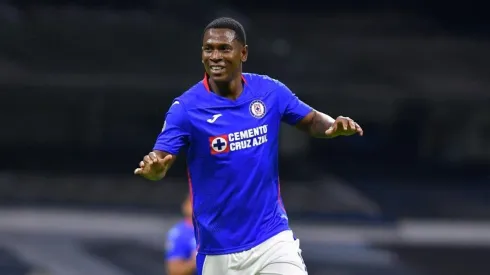 Bryan Angulo sigue sintiendo molestias