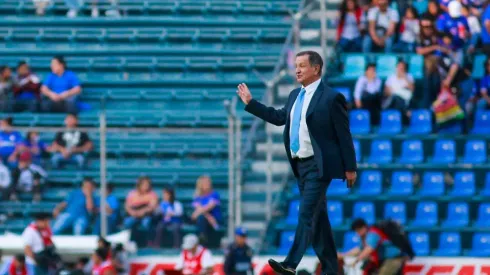 Meza ha dirigido a Cruz Azul varias veces.