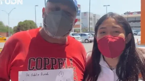 Orbelín Pineda ayudó a un fanático que lo necesitaba.