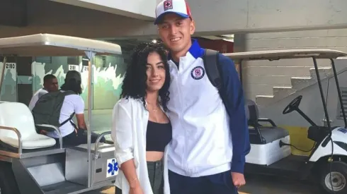 Alvarado y su esposa agradecieron a la afición.