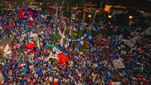 La afición de Cruz Azul alentó a sus jugadores con una serenata histórica previo a la Gran Final.