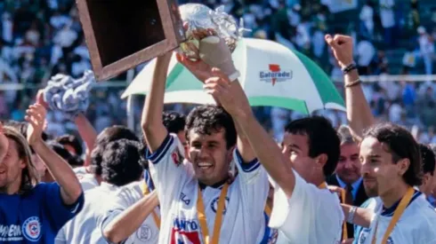 Juan Reynoso se consagró Campeón de Cruz Azul en el Invierno 97 como capitán.