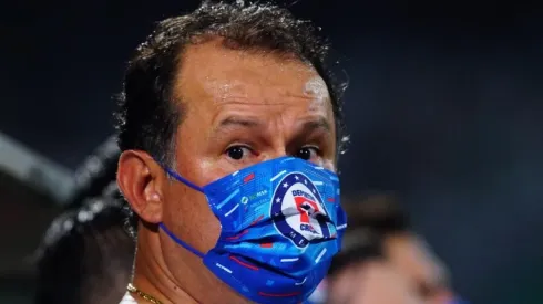 Juan Reynoso en un partido de Cruz Azul